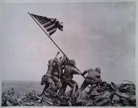 Batalha de Iwo Jima (1945), em foto ganhadora do prêmio Pulitzer | crédito: Joe Rosenthal
