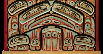 Child of the Great Box (Filha da grande caixa), 2014. Povo Haida, Gwaai Edenshaw e Jaalen Edenshaw, escultura em madeira | Mike Peckett - Divulgação, Revista Raiz