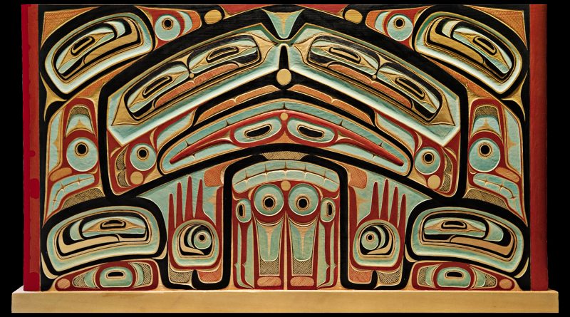 Child of the Great Box (Filha da grande caixa), 2014. Povo Haida, Gwaai Edenshaw e Jaalen Edenshaw, escultura em madeira | Mike Peckett - Divulgação, Revista Raiz