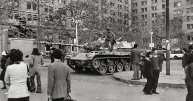 Exército nas ruas, Santiago, Chile, entre 21 e 30/09/1973. Evandro Teixeira/Acervo IMS.
