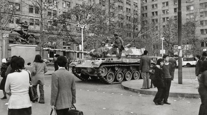 Exército nas ruas, Santiago, Chile, entre 21 e 30/09/1973. Evandro Teixeira/Acervo IMS.