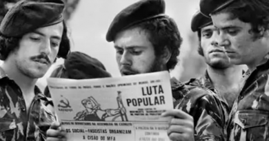 Mostra inédita "50 anos da Revolução dos cravos em Portugal", de Sebastião Salgado | Portugal (1975) | Crédito: © Sebastião Salgado