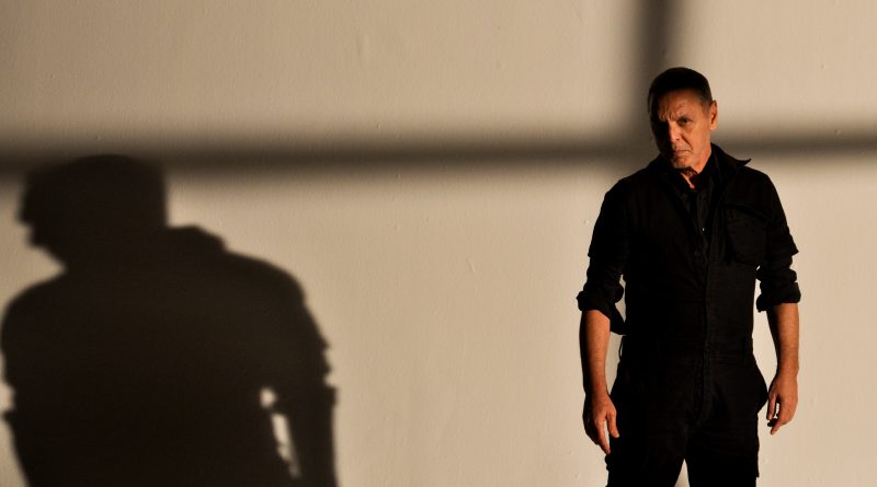 O Estrangeiro - Gustavo Leme