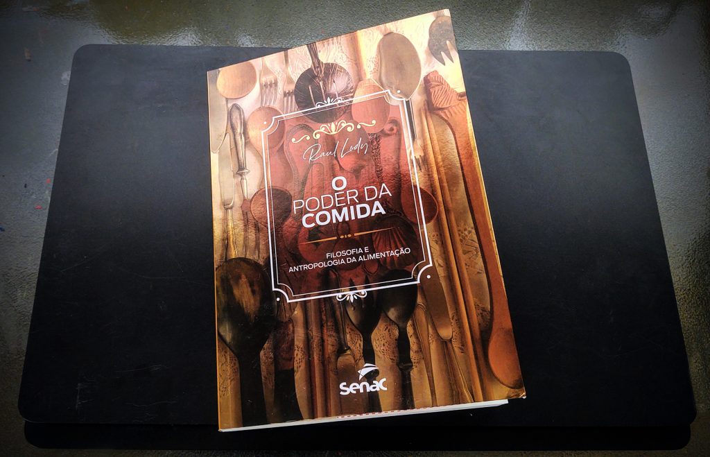 O poder da comida: filosofia e antropologia da alimentação por Raul Lody
