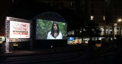 Foto Artur Ribeiro 1 - Imagem de exibição pública realizada na última edição do Cine Terreiro, em Londrina.