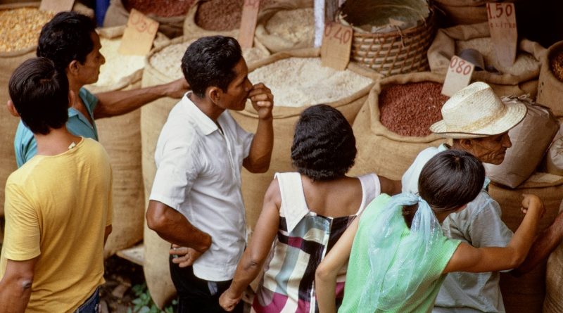 Mercado, Salvador, BA, década de 1970. Thomaz Farkas / Acervo Instituto Moreira Salles
