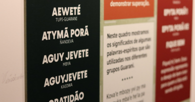 Palavras em Guarani na exposição “Hendu Porã’rã, escutar com o corpo”, em cartaz no MCI.