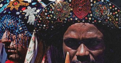 Capa caderno ensaio Povo - Maureen-Bisilliat - Festa de São João - série - Bumba-meu-boi - 1978 - São Luis-MA - Arquivo Maureen Bisilliat - Acervo Instituto Moreira Salles