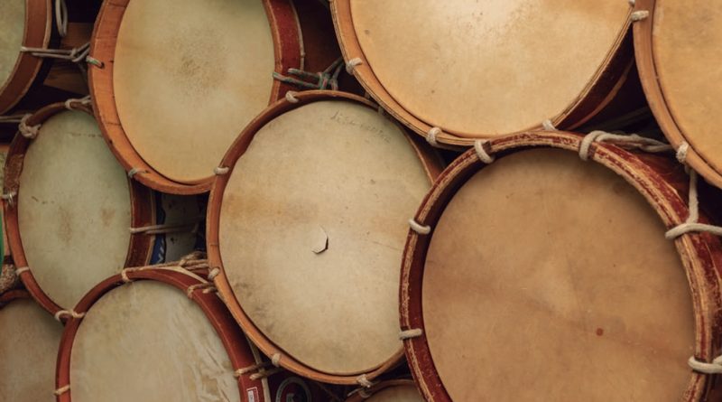 Tambores no Instituto Sociocultural Afro-Sul Odomodê (Foto: Desirée Ferreira)