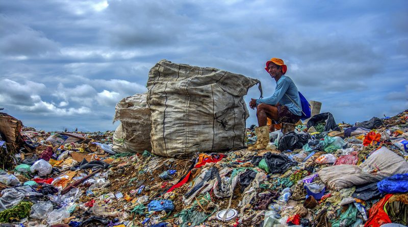 O AMBIENTE IMPACTADO PELO LIXO NÃO COLORE (Crédito: Raimundo Freitas Aragão)