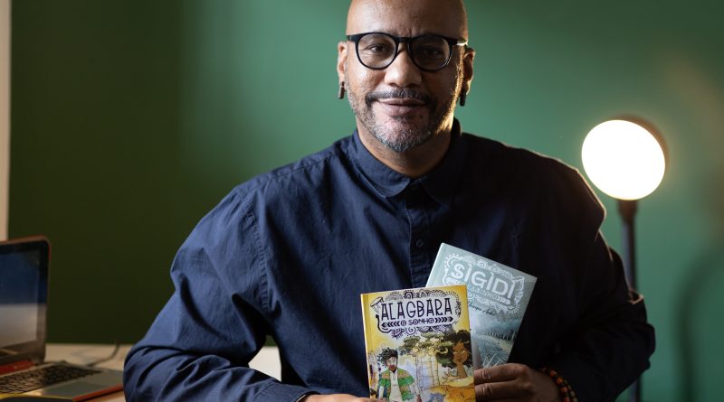 O escritor Henrique André traz para o evento o universo afrofuturista que mistura ancestralidade, fantasia e aventura. Foto: Daniel Capela