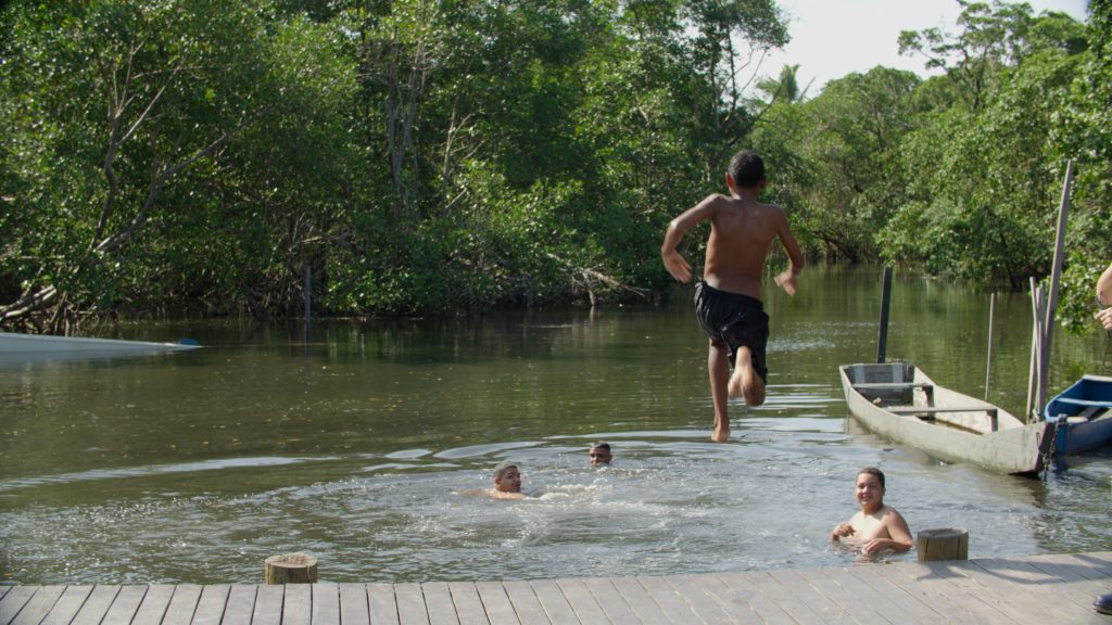 Cena do documentário Impacta Oceano: Mangue é Vida
