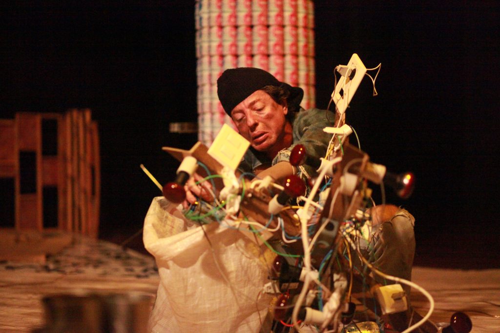 Velhos caem do céu como foguetes - Foto Ayrton Valle - divulgação