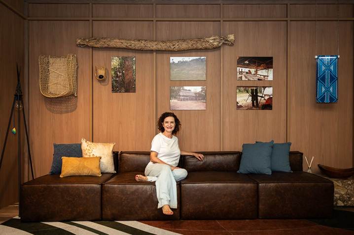 Marlúcia Cândida no interior do Pavilhão Casa Empate. Foto: Tatiana Angotti