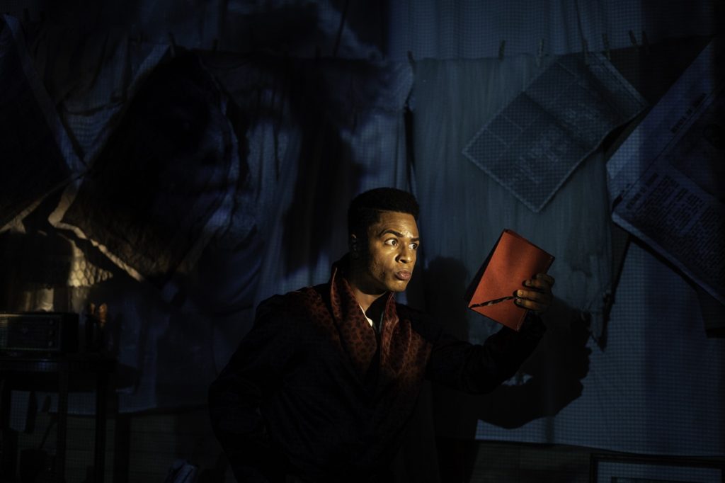 A Solidão do Feio - Cia Os Crespos - foto de Bob Sousa