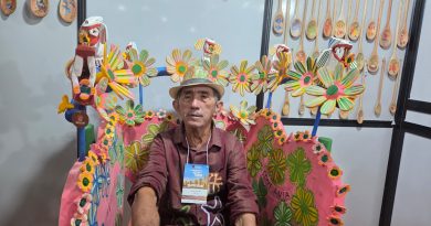 Do sertão de Alagoas, Mestre Jasson Artesão faz cadeiras ornamentadas que já foram vendidas a diversos países. Foto divulgação