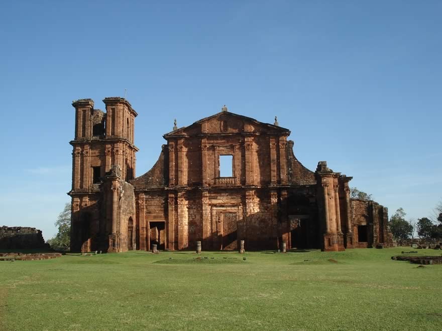 A Igreja de São Miguel, em estilo barroco, foi construída pelo arquiteto italiano Gian Batista Primoli, a partir de 1735 - foto Sylvia Braga - IPHAN