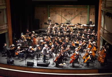 Orquestra Tom Jobim apresenta concerto dedicado ao violão brasileiro no Theatro São Pedro
