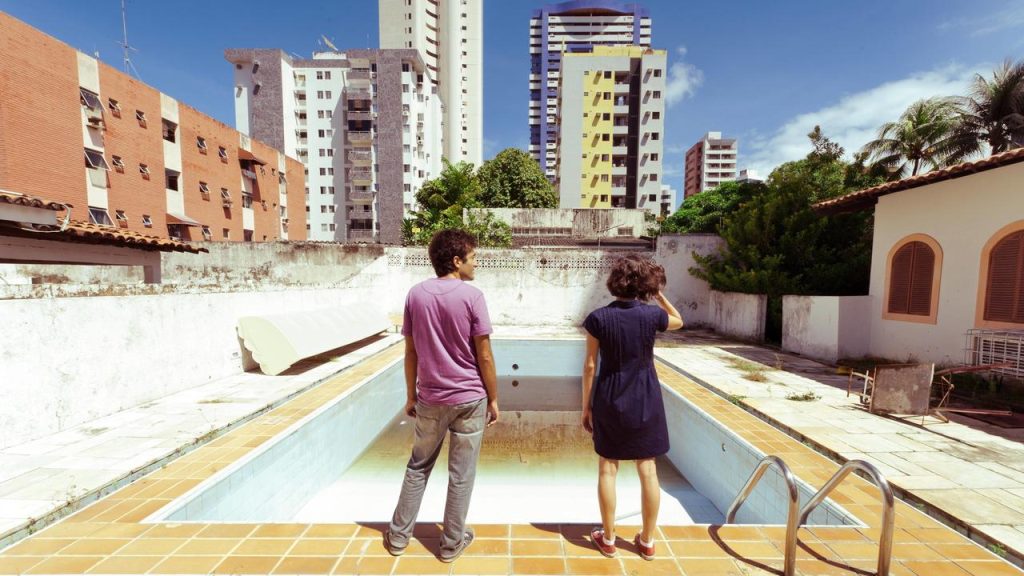 Cena do filme O SOM AO REDOR - Cinemateca