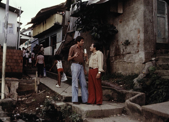 Cena do filme Cada um é como sonha de Fernando Coni Campos