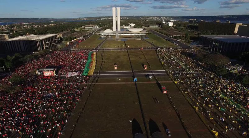 Democracia em vertigem - Petra Costa