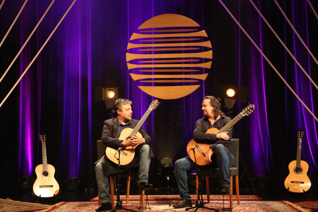 SescTV - Movimento Violão 2025 - Inovações na Luteria Brasileira, com o violonista Chrystian Dozza e o luthier e violonista Cleyton Fernandes. Apresentação Paulo Martelli e Juliana Oliveira. Gravado no Sesc Santo André SP. © alex ribeiro / visormagico