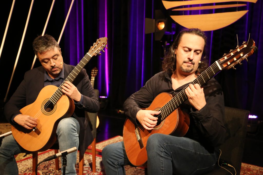 SescTV - Movimento Violão 2025 - Inovações na Luteria Brasileira, com o violonista Chrystian Dozza e o luthier e violonista Cleyton Fernandes. Apresentação Paulo Martelli e Juliana Oliveira. Gravado no Sesc Santo André SP. © alex ribeiro / visormagico