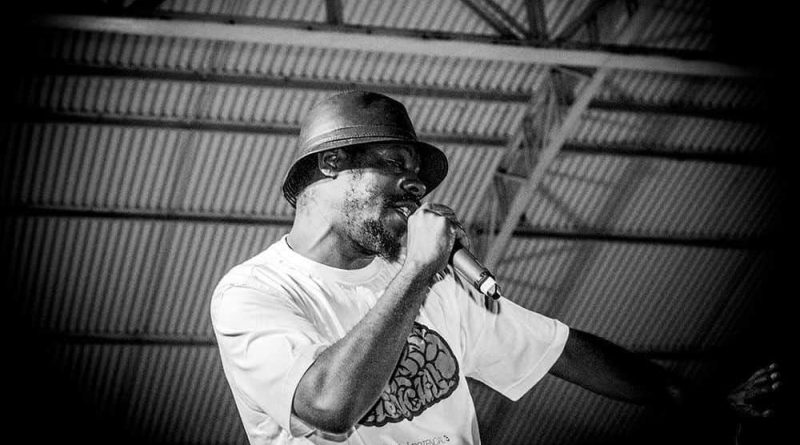 James Lino relembra clássicos do rap nacional em seu show no Centro Cultural Olido - foto Divulgação