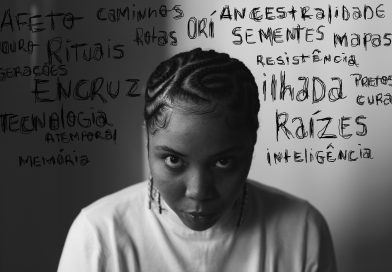 Fotógrafa bahiana Helen Salomão receberá o Prêmio Fotolivro Artesanal - crédito: Helen Salomão, autorretrato