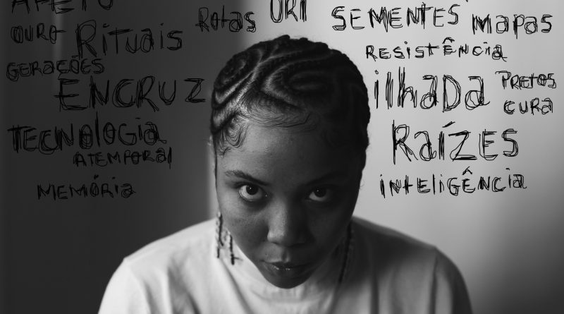 Fotógrafa bahiana Helen Salomão receberá o Prêmio Fotolivro Artesanal - crédito: Helen Salomão, autorretrato