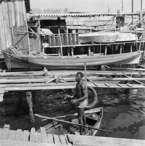 Marcel Gautherot (Paris, França — Rio de Janeiro, RJ)Praia Maria do Angu.Praia de Ramos, Rio de Janeiro - RJ. Brasil1957 circaReprodução fotográfica/GELATINA/ PrataInstituto Moreira SallesCrédito obrigatório: Marcel Gautherot /Acervo Instituto Moreira Salles