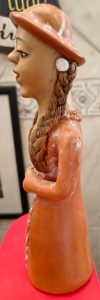 Mulher em trajes típicosAutor desconhecido25 cm de altura