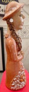Mulher em trajes típicosAutor desconhecido25 cm de altura