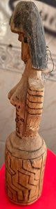 MulherEscultura marajoara em madeiraAutor desconhecido, tem mais de 40 anos de idade27 cm de altura