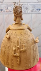Mulher sanfoneiraNicinha de Alto do Moura, em Caruaru, PE26 cm de altura